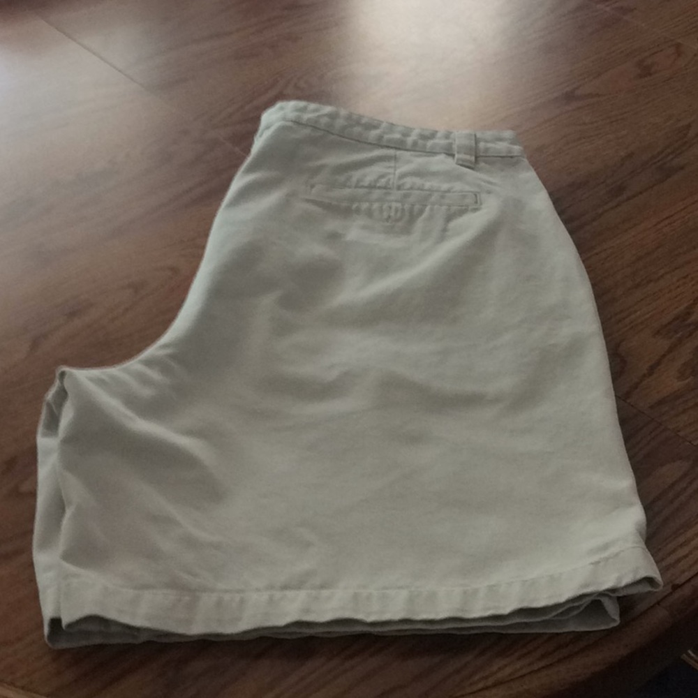 Shorts - Picture 2 of 4